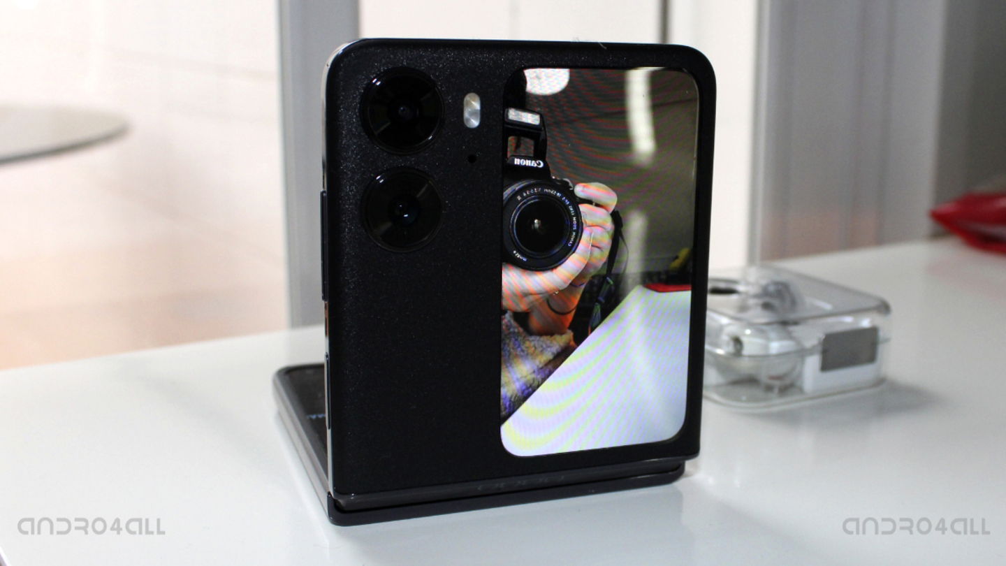 The camera on the external screen of the OPPO Find N2 Flip